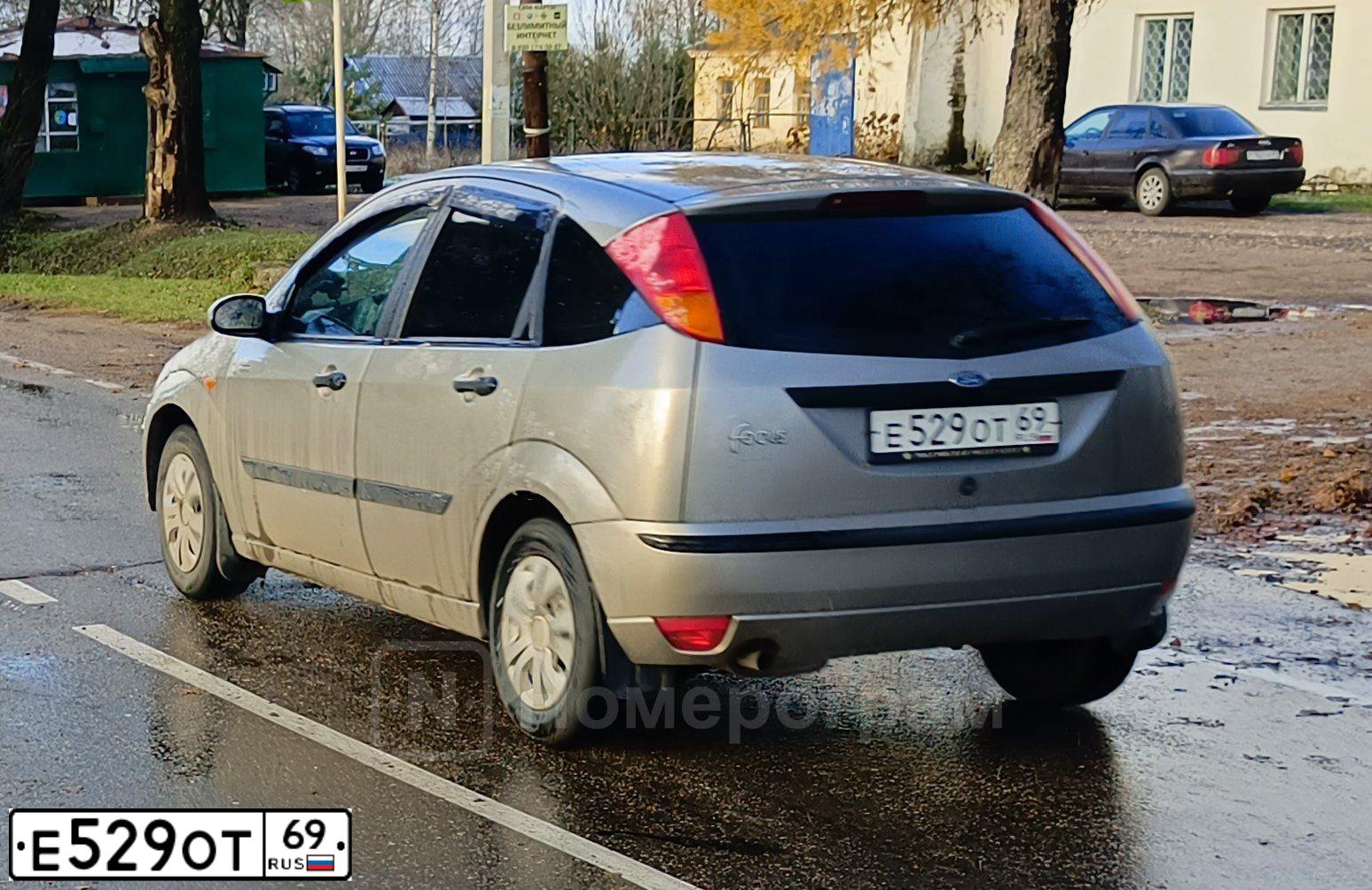 Фото автомобиля FORD FOCUS, 2003 — госномер У912ВО97. Цвет: СЕРО-ЗОЛОТИСТЫЙ