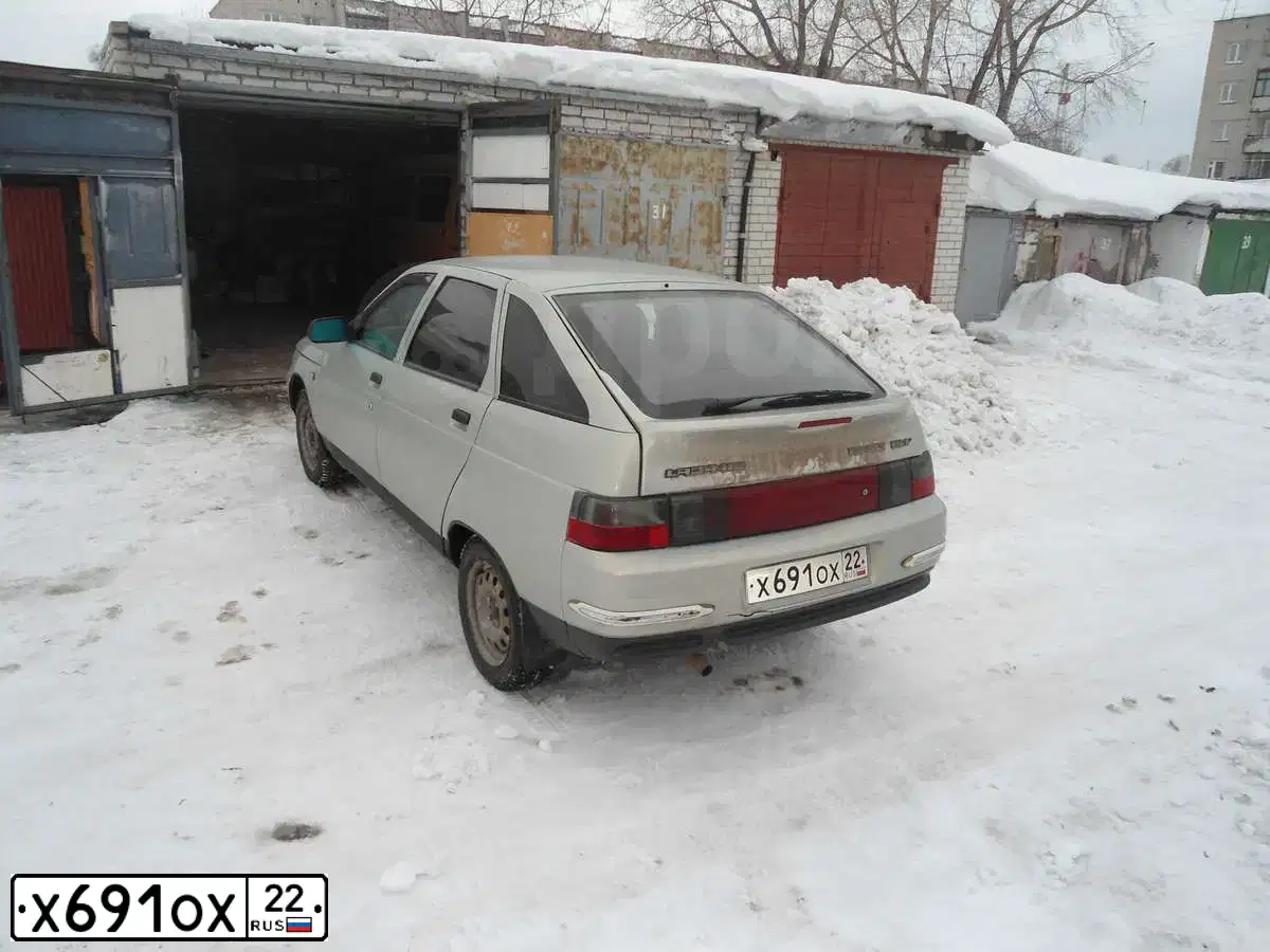 Фото автомобиля LADA 2172 PRIORA, 2008 — госномер Х691ОХ22. Цвет: ГРАФИТОВЫЙ МЕТАЛЛИК