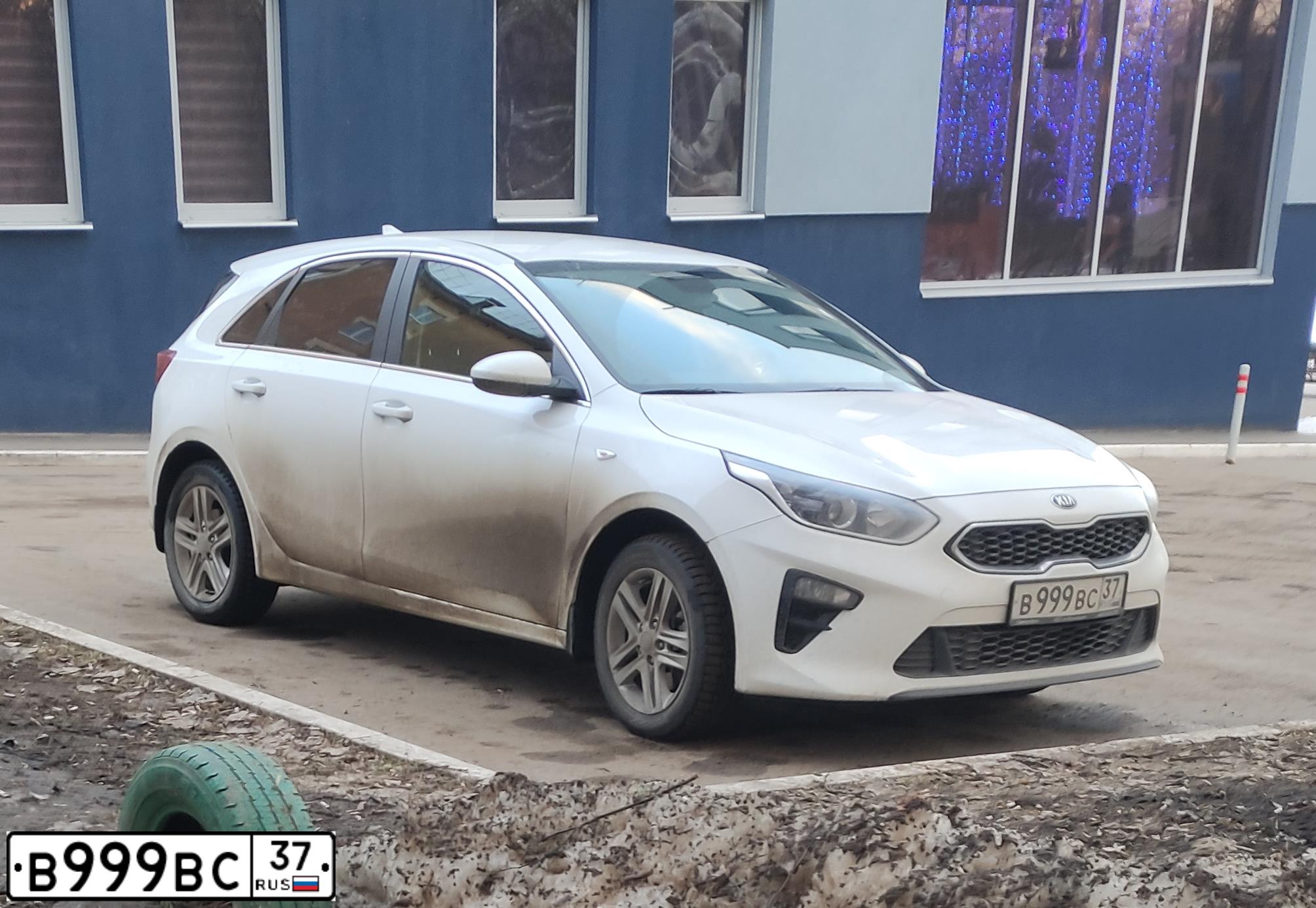 Фото автомобиля KIA CEE'D, 2020 — госномер В999ВС37. Цвет: БЕЛЫЙ-ЖЕЛТЫЙ-СЕРЫЙ