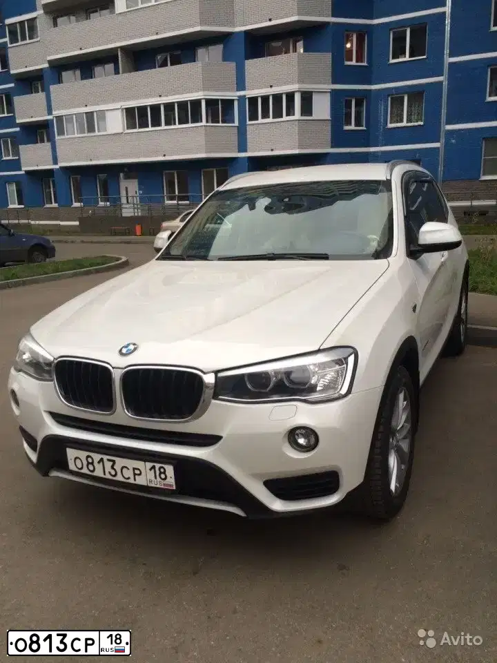 Фото автомобиля BMW X3, 2014 — госномер У500ЕА18. Цвет: БЕЛЫЙ МЕТАЛЛИК