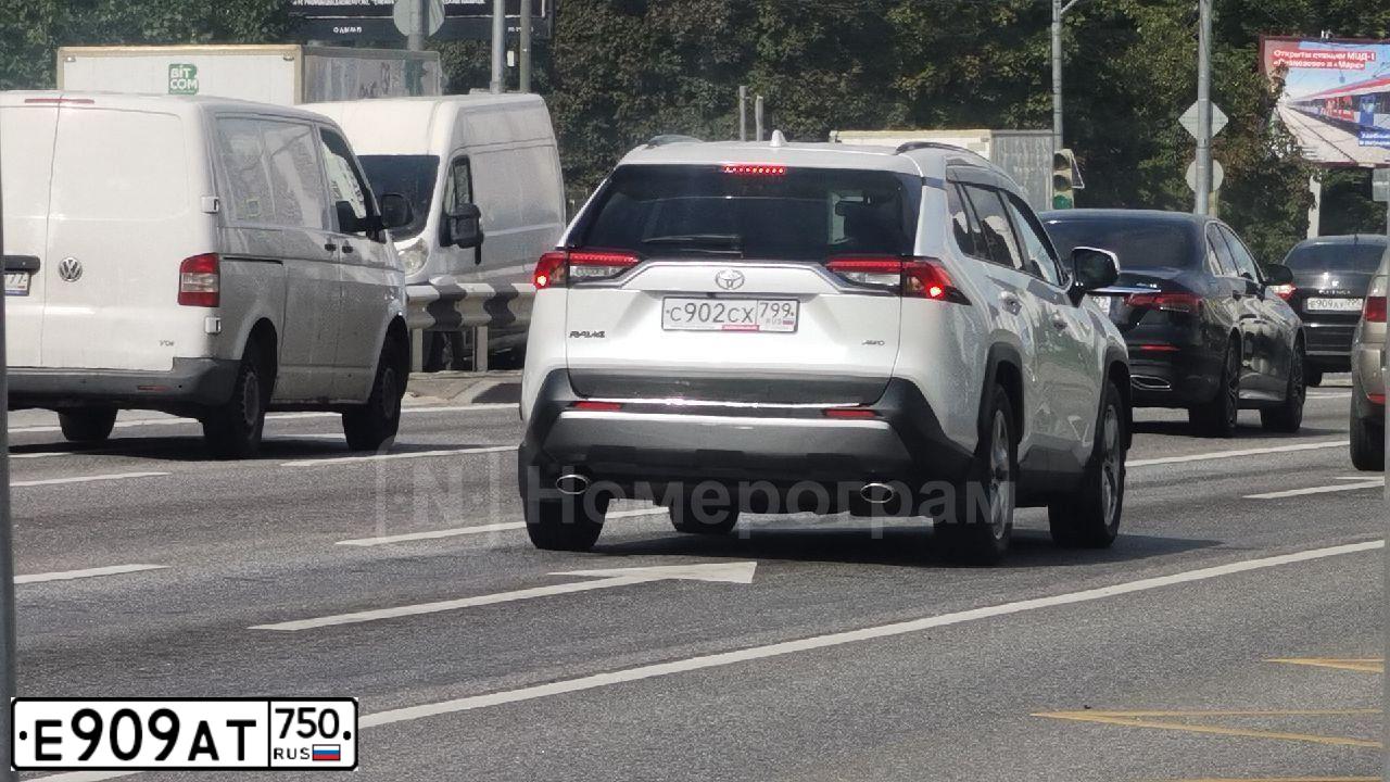 Фото автомобиля NISSAN X-TRAIL, 2015 — госномер Е909АТ750