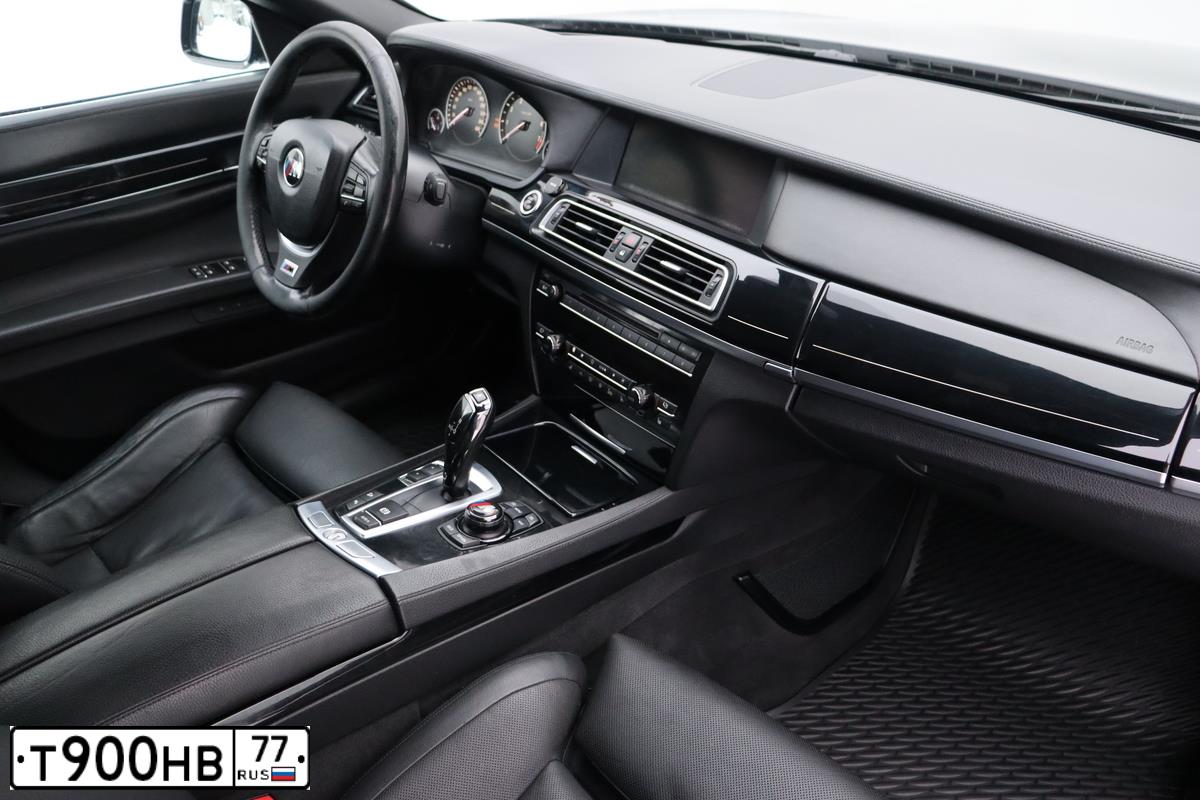 Фото автомобиля BMW 750, 2011 — госномер Н394КЕ550