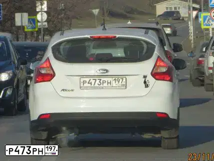 Фото автомобиля FORD FOCUS, 2011 — госномер В675ВХ76. Цвет: Белый