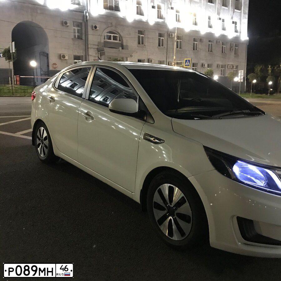 Фото автомобиля KIA RIO, 2015 — госномер Н588КС702. Цвет: Белый