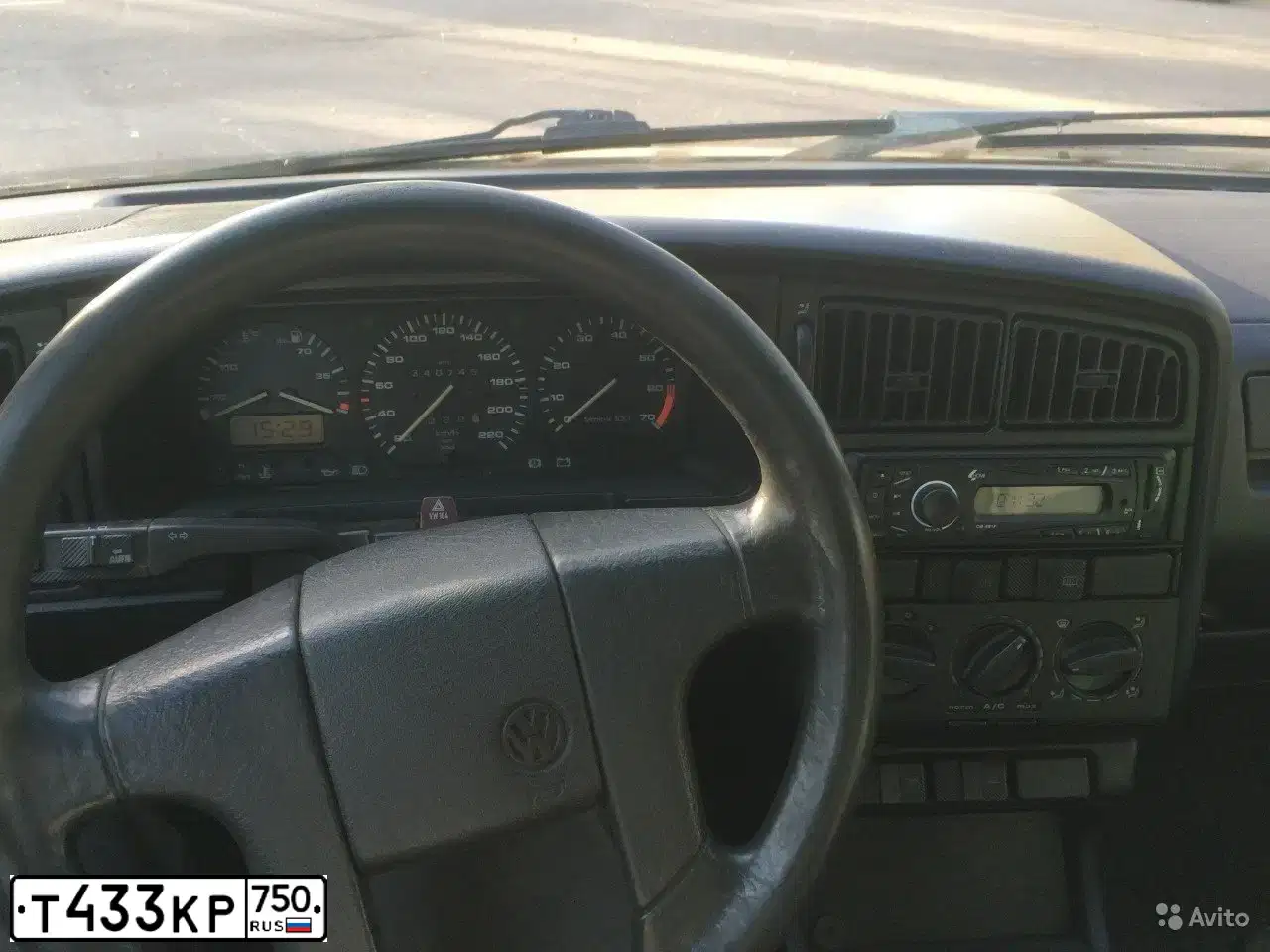 Фото автомобиля VOLKSWAGEN PASSAT, 1992 — госномер Т433КР750. Цвет: БЕЖЕВЫЙ СВЕТЛЫЙ