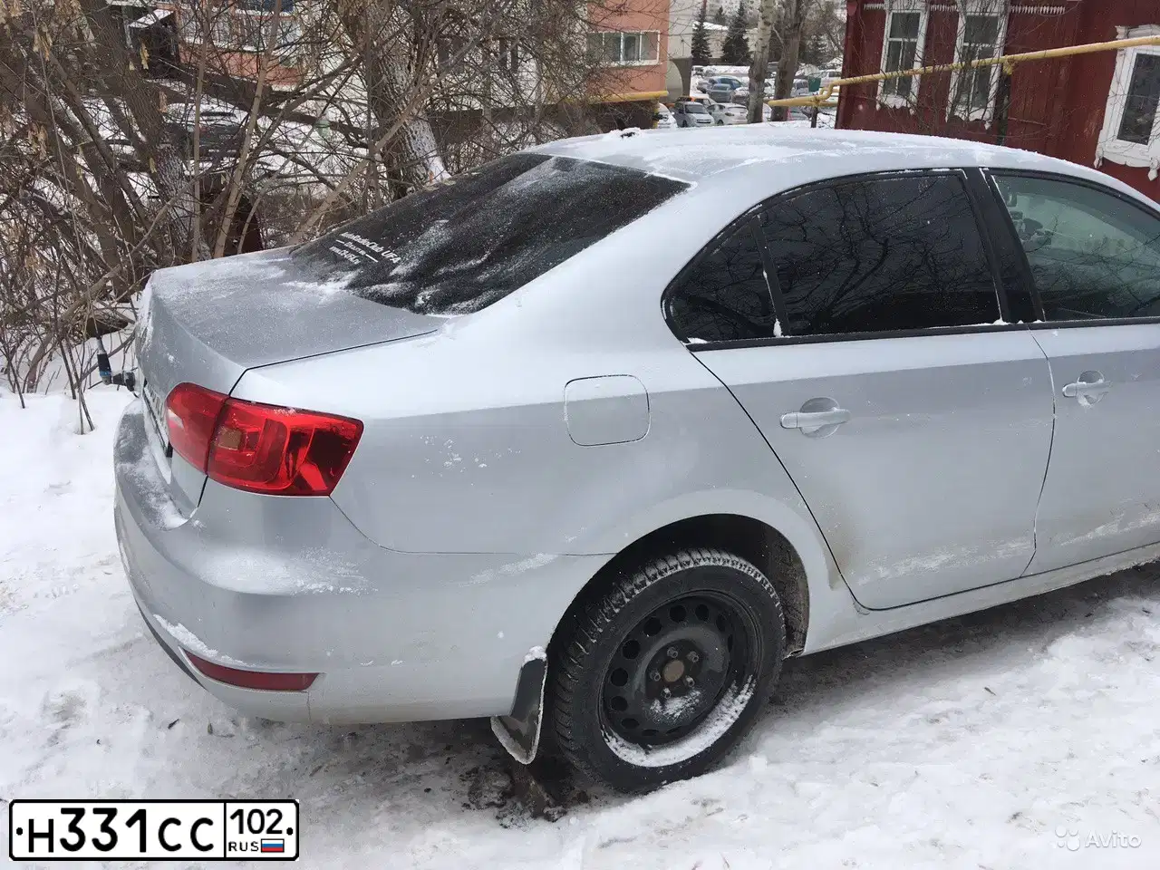 Фото автомобиля VOLKSWAGEN JETTA, 2012 — госномер Н331СС102. Цвет: серебристый