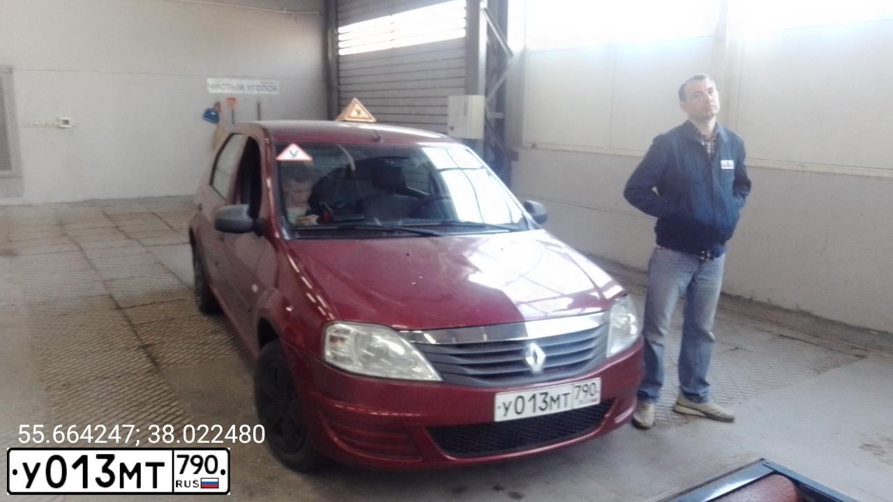 Фото автомобиля RENAULT LOGAN, 2011 — госномер У013МТ790. Цвет: Красный