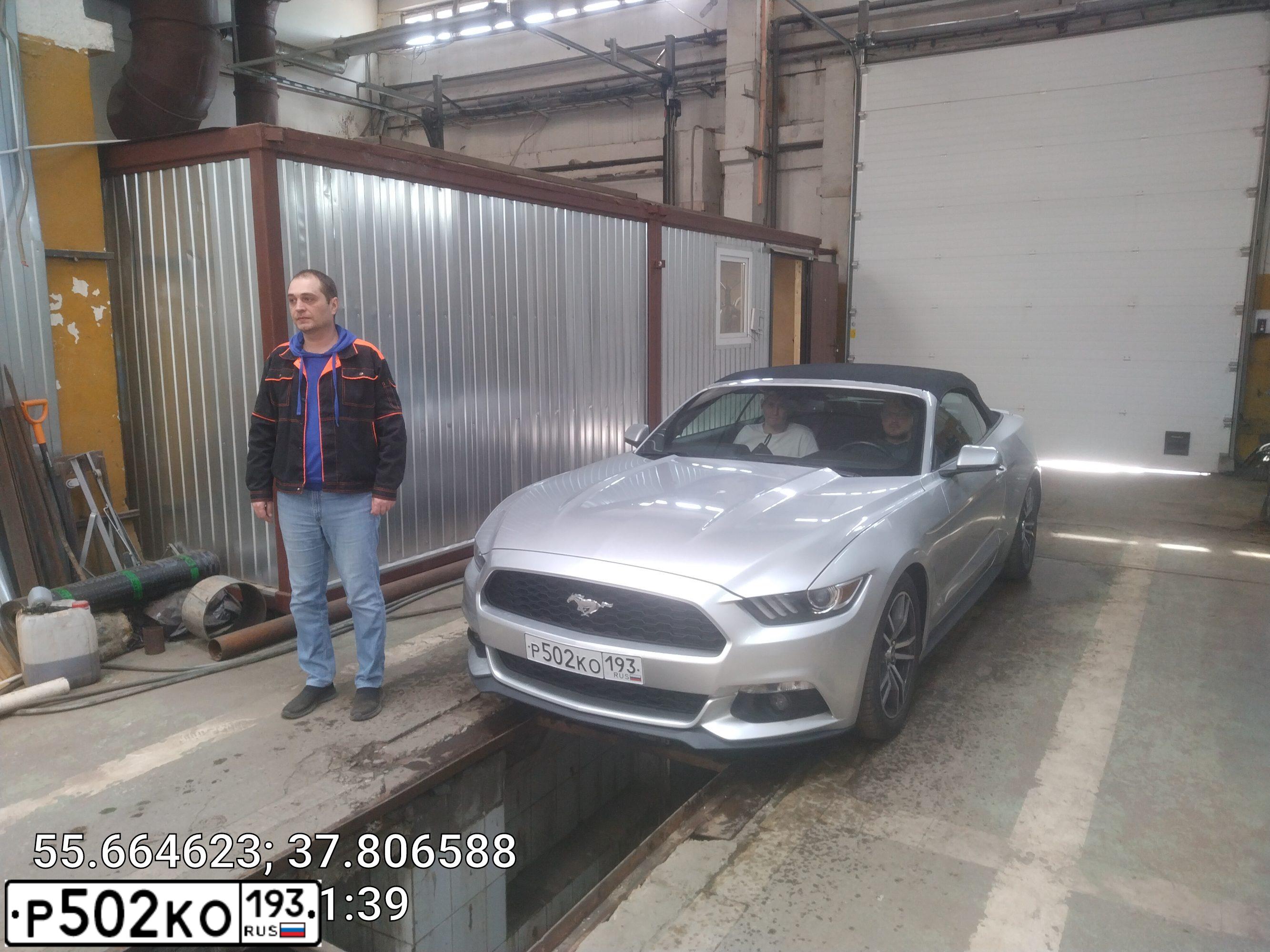 Фото автомобиля FORD MUSTANG, 2017 — госномер В610МЕ01. Цвет: СЕРЕБРИСТЫЙ