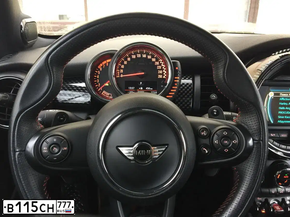 Фото автомобиля MINI MINI JOHN COOPER WORKS, 2016 — госномер В115СН777. Цвет: ЧЕРНЫЙ