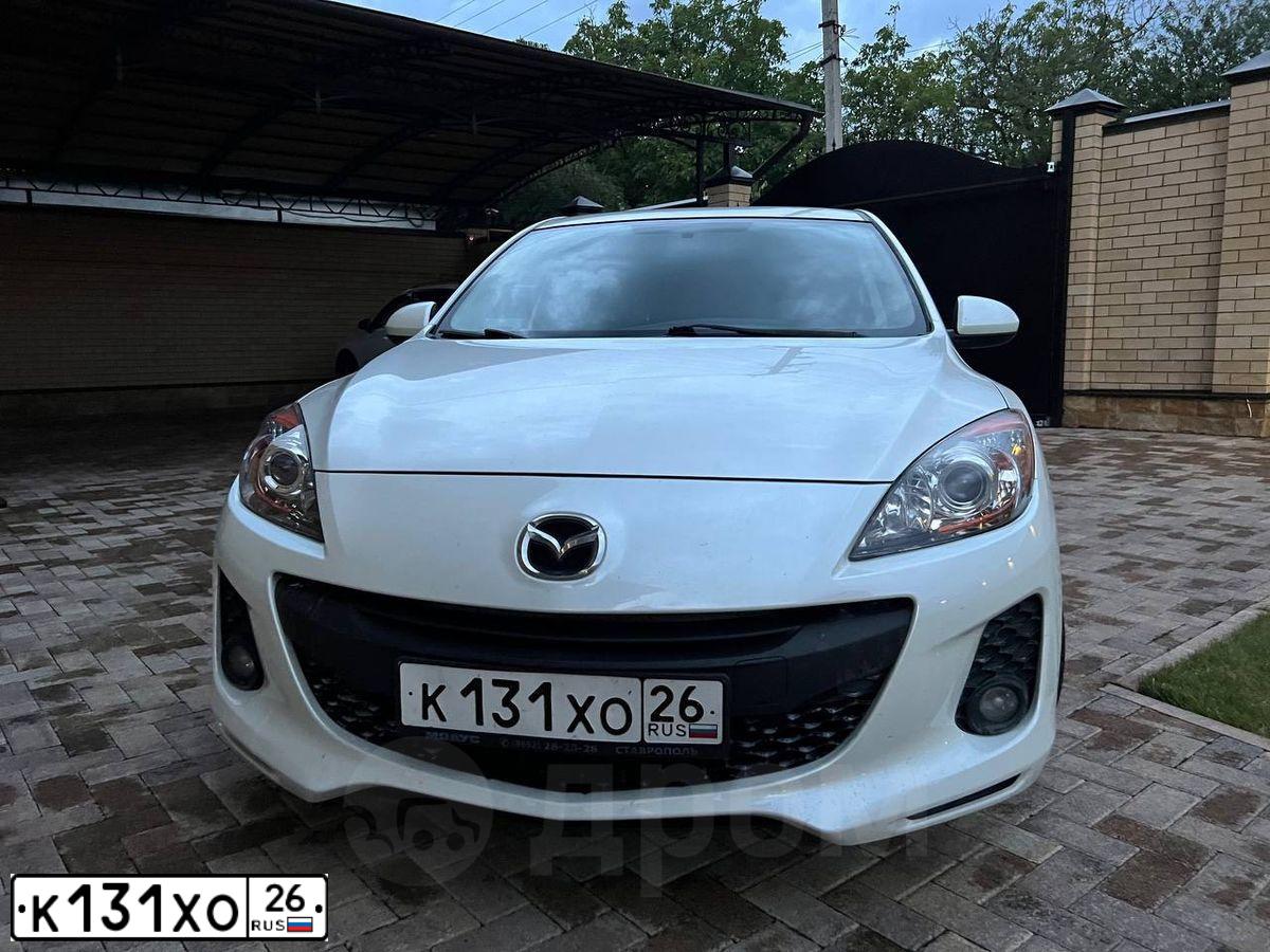 Фото автомобиля MAZDA 3, 2012 — госномер К131ХО26. Цвет: БЕЛЫЙ