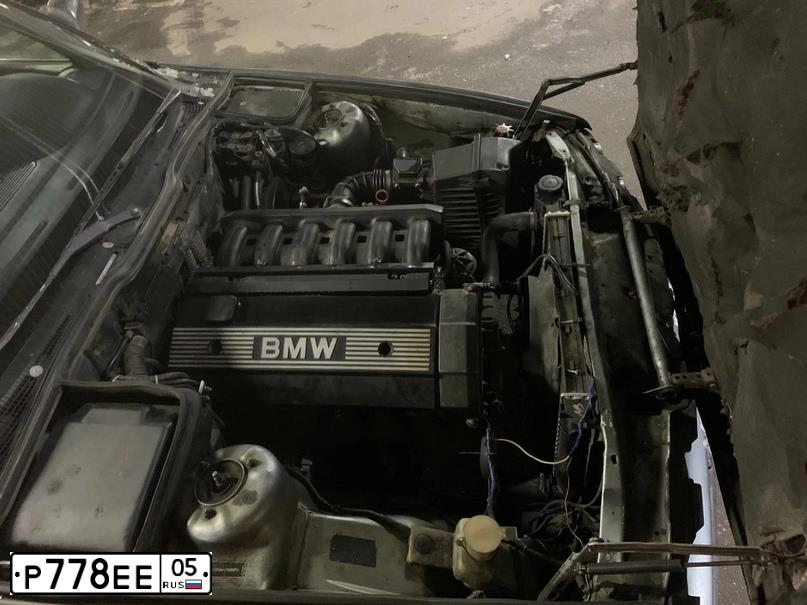 Фото автомобиля BMW SERIE 5, 1992 — госномер У380АС178. Цвет: Серебристый