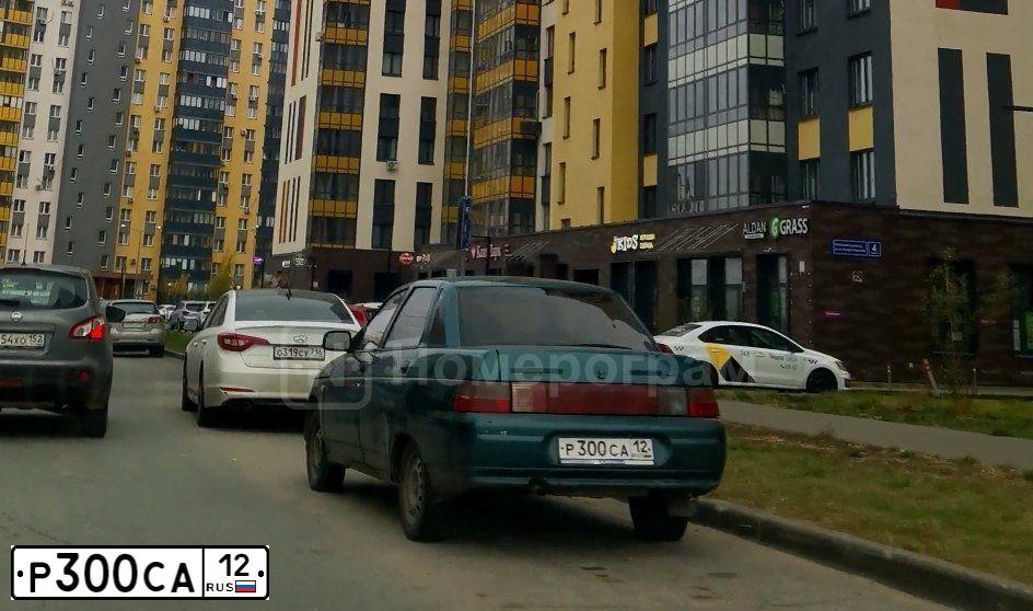 Фото автомобиля LADA 2110, 2001 — госномер Р300СА12. Цвет: СЕРЕБРИСТО-ЗЕЛЕНЫЙ