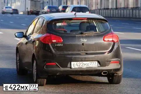 Фото автомобиля KIA CEE'D, 2014 — госномер Е422МХ777. Цвет: ЧЕРНЫЙ
