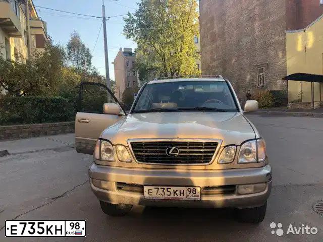 Фото автомобиля LEXUS LX470, 2002 — госномер Т983ХУ60. Цвет: ЗОЛОТИСТЫЙ