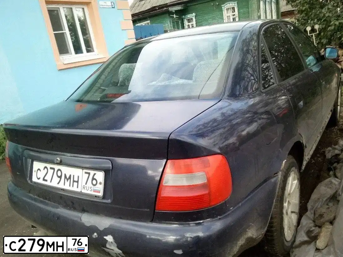 Фото автомобиля AUDI A4, 1997 — госномер Е400ТУ77. Цвет: ТЕМНО-СИНИЙ