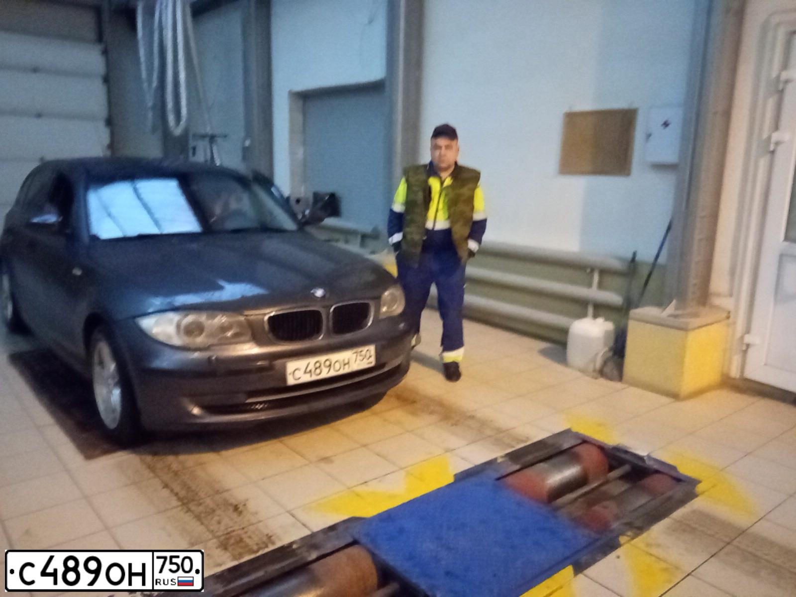Фото автомобиля BMW SERIE 1, 2007 — госномер С199ОН790. Цвет: Серый