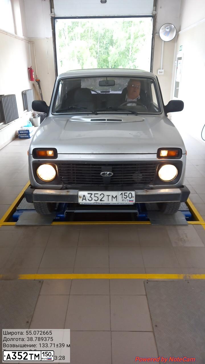 Фото автомобиля LADA NIVA, 2008 — госномер М889ТХ797. Цвет: СЕРЕБРИСТЫЙ МЕТАЛЛИК