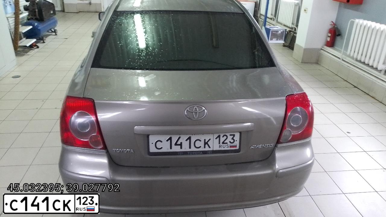 Фото автомобиля TOYOTA AVENSIS, 2006 — госномер С141СК123. Цвет: БЕЖЕВЫЙ