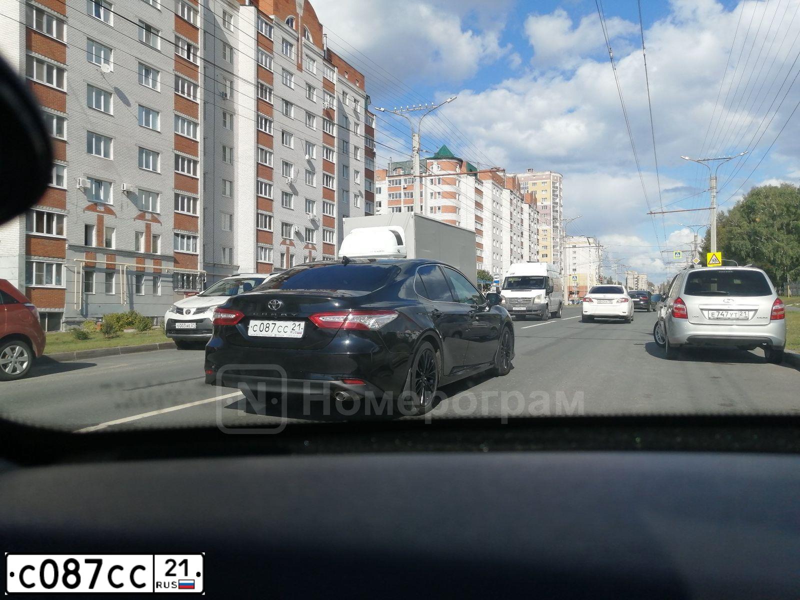Фото автомобиля TOYOTA CAMRY, 2013 — госномер С087СС21. Цвет: ЧЕРНЫЙ