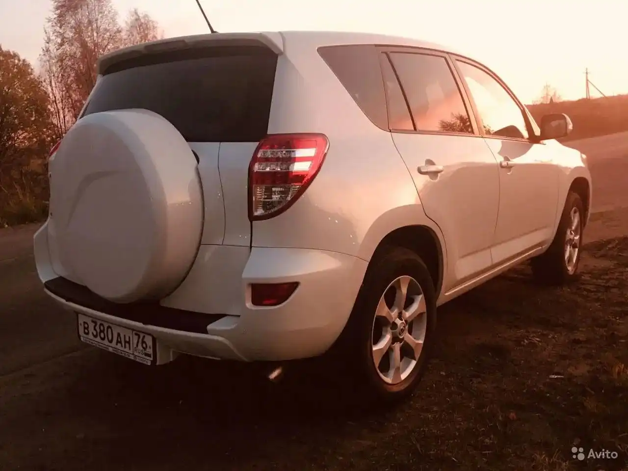 Фото автомобиля TOYOTA RAV4, 2011 — госномер С843КТ40. Цвет: Белый