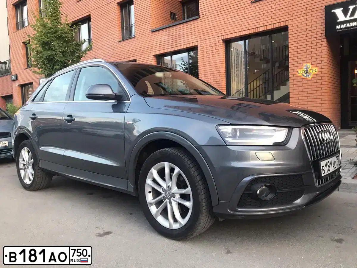 Фото автомобиля AUDI Q3, 2013 — госномер У332КУ142. Цвет: СЕРЫЙ