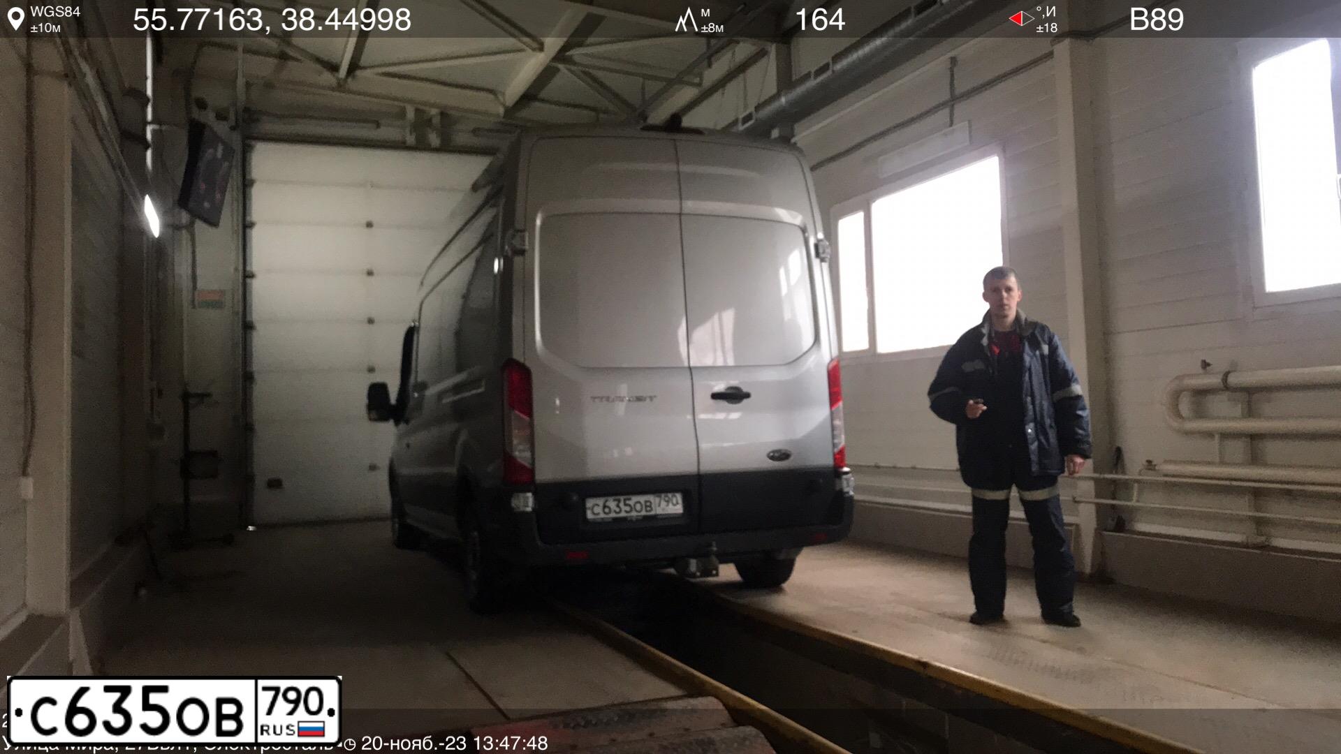 Фото автомобиля FORD TRANSIT, 2019 — госномер С635ОВ790. Цвет: Серебристый