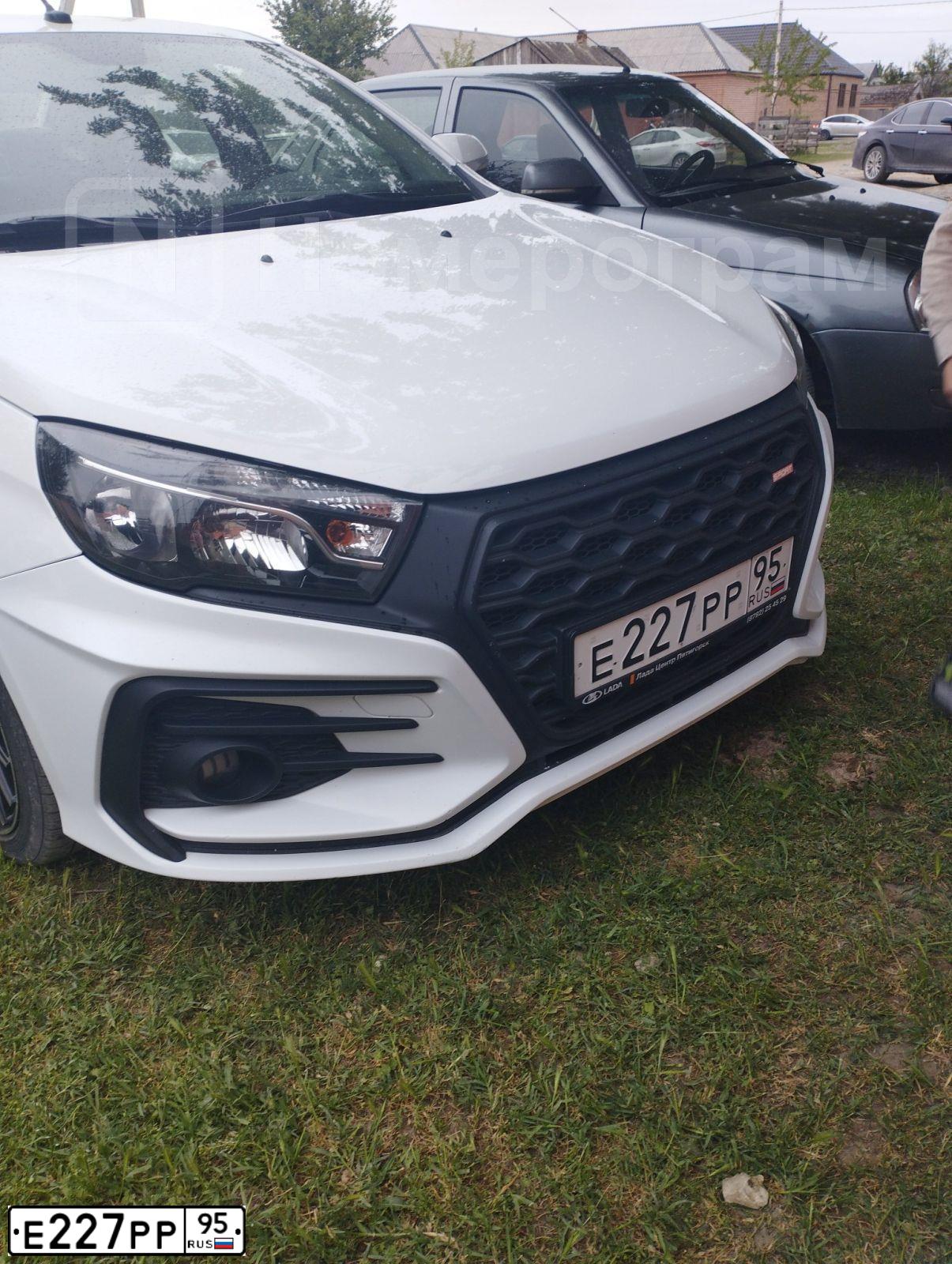 Фото автомобиля LADA VESTA, 2018 — госномер Е227РР95. Цвет: Белый
