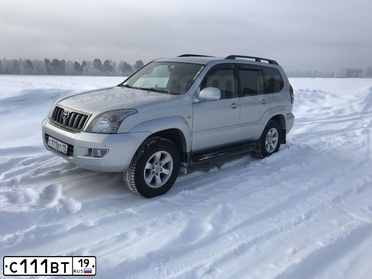 Фото автомобиля TOYOTA LANDCRUISER, 2007 — госномер О588АВ154. Цвет: Серебристый