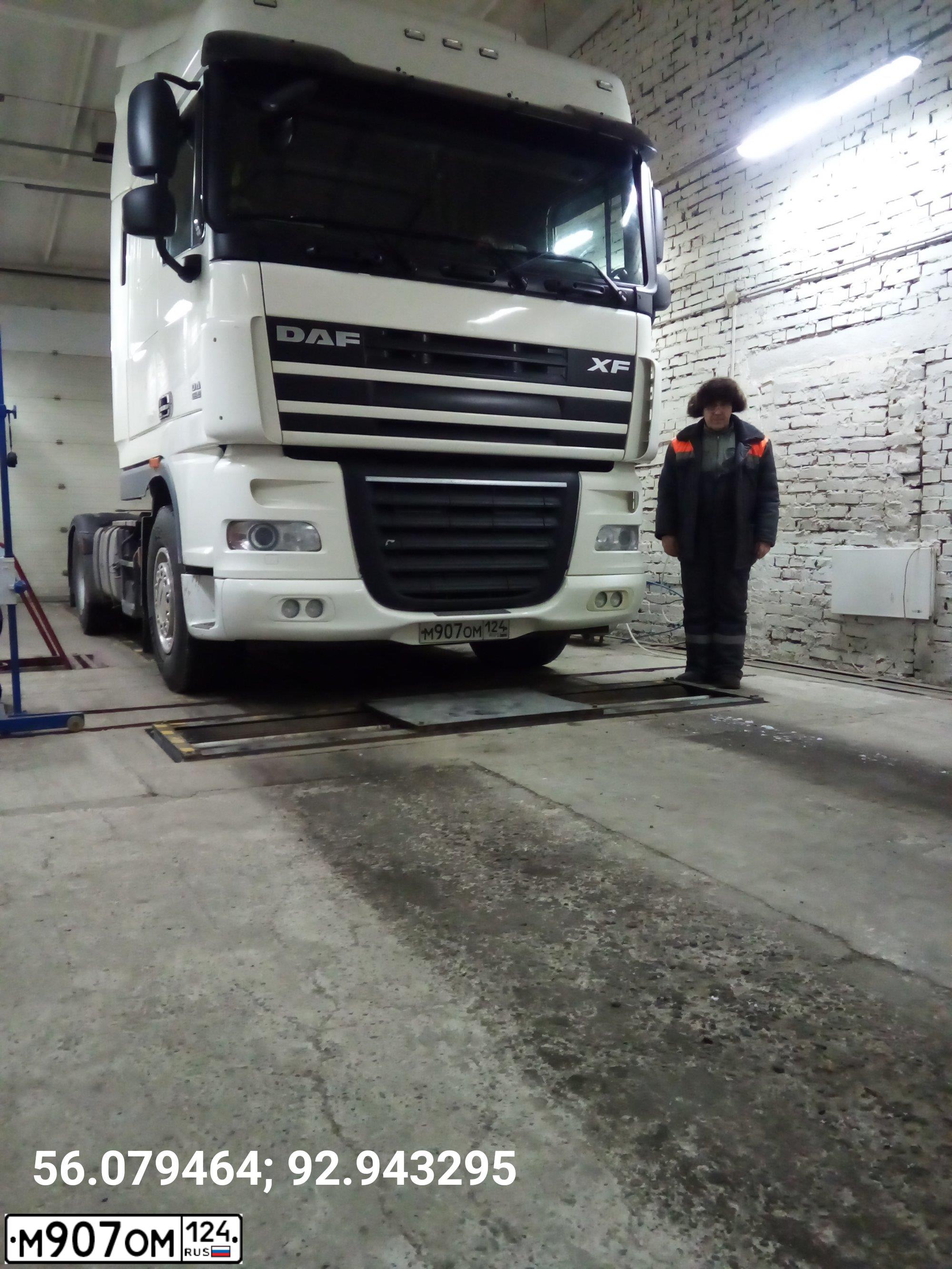 Фото автомобиля DAF XF 105 FT /4X2/, 2018 — госномер М907ОМ124. Цвет: БЕЛЫЙ