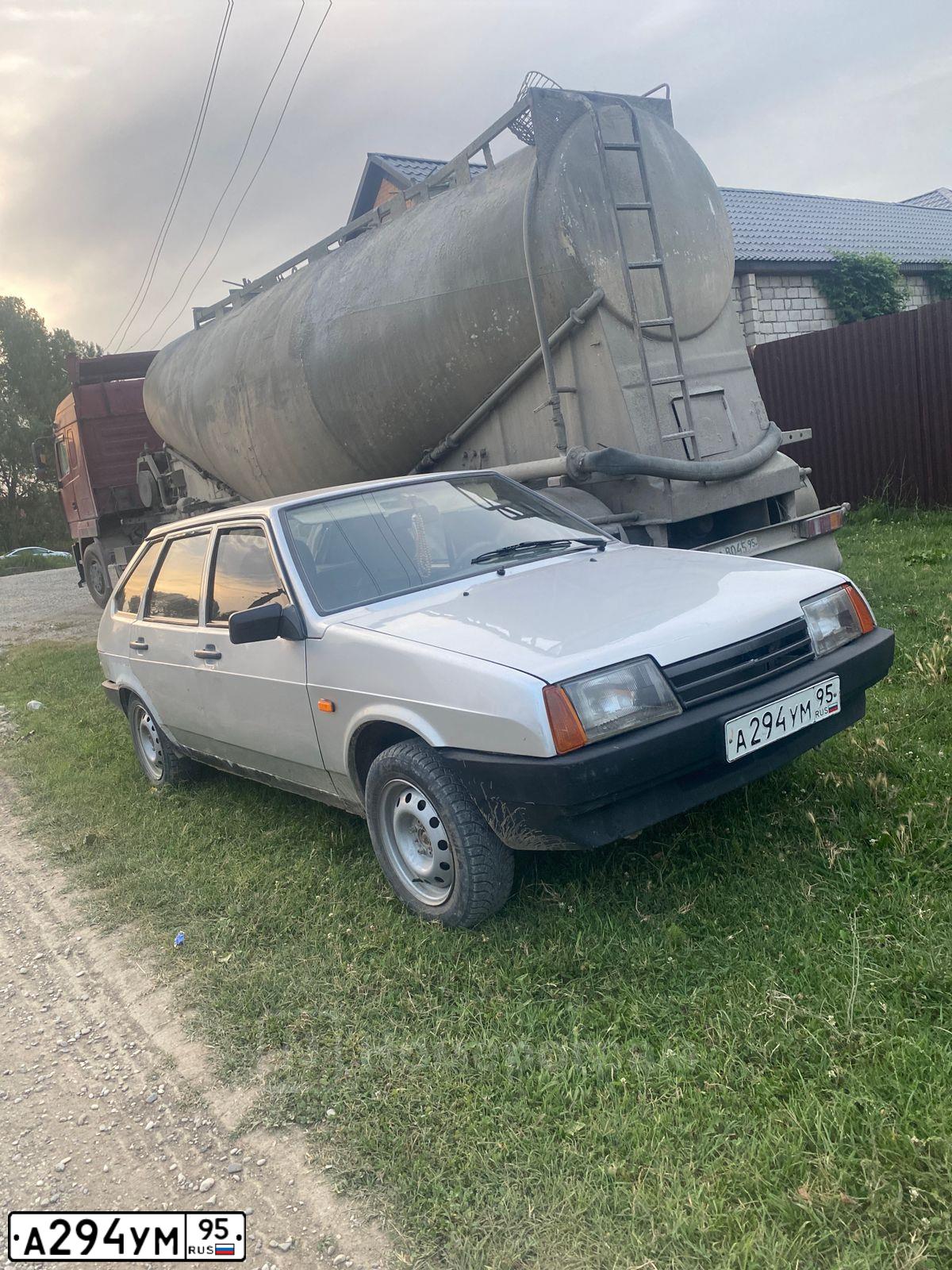 Фото автомобиля LADA 2109 SAMARA, 2005 — госномер А294УМ95. Цвет: СЕРЕБРИСТЫЙ МЕТАЛЛИК