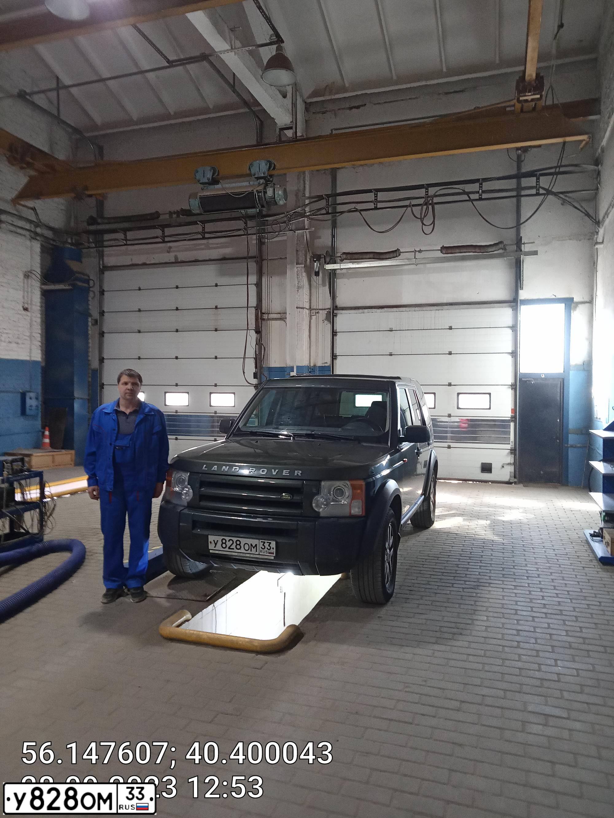 Фото автомобиля LANDROVER DISCOVERY, 2008 — госномер У828ОМ33. Цвет: ТЕМНО-ЗЕЛЕНЫЙ