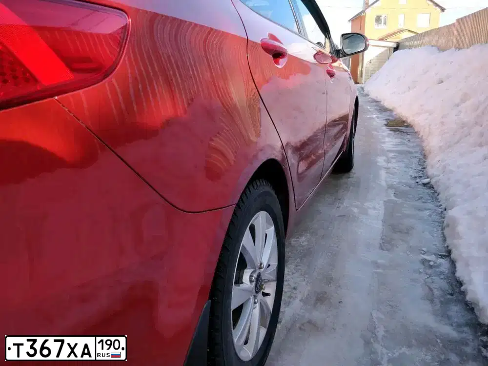 Фото автомобиля KIA RIO, 2012 — госномер С050НВ57. Цвет: Красный