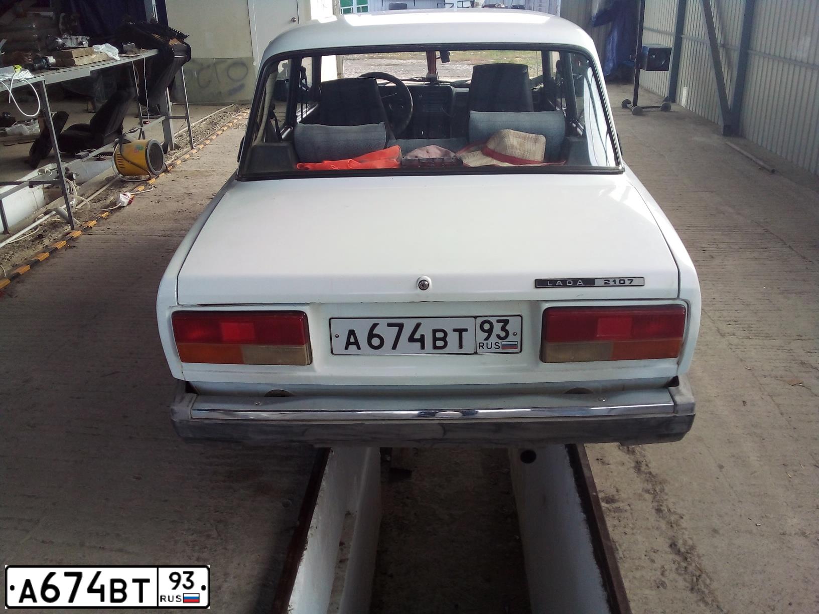 Фото автомобиля LADA 2107, 2005 — госномер А674ВТ93. Цвет: БЕЛЫЙ