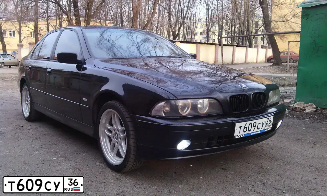 Фото автомобиля BMW SERIE 5, 2002 — госномер Т609СУ36. Цвет: ЧЕРНЫЙ