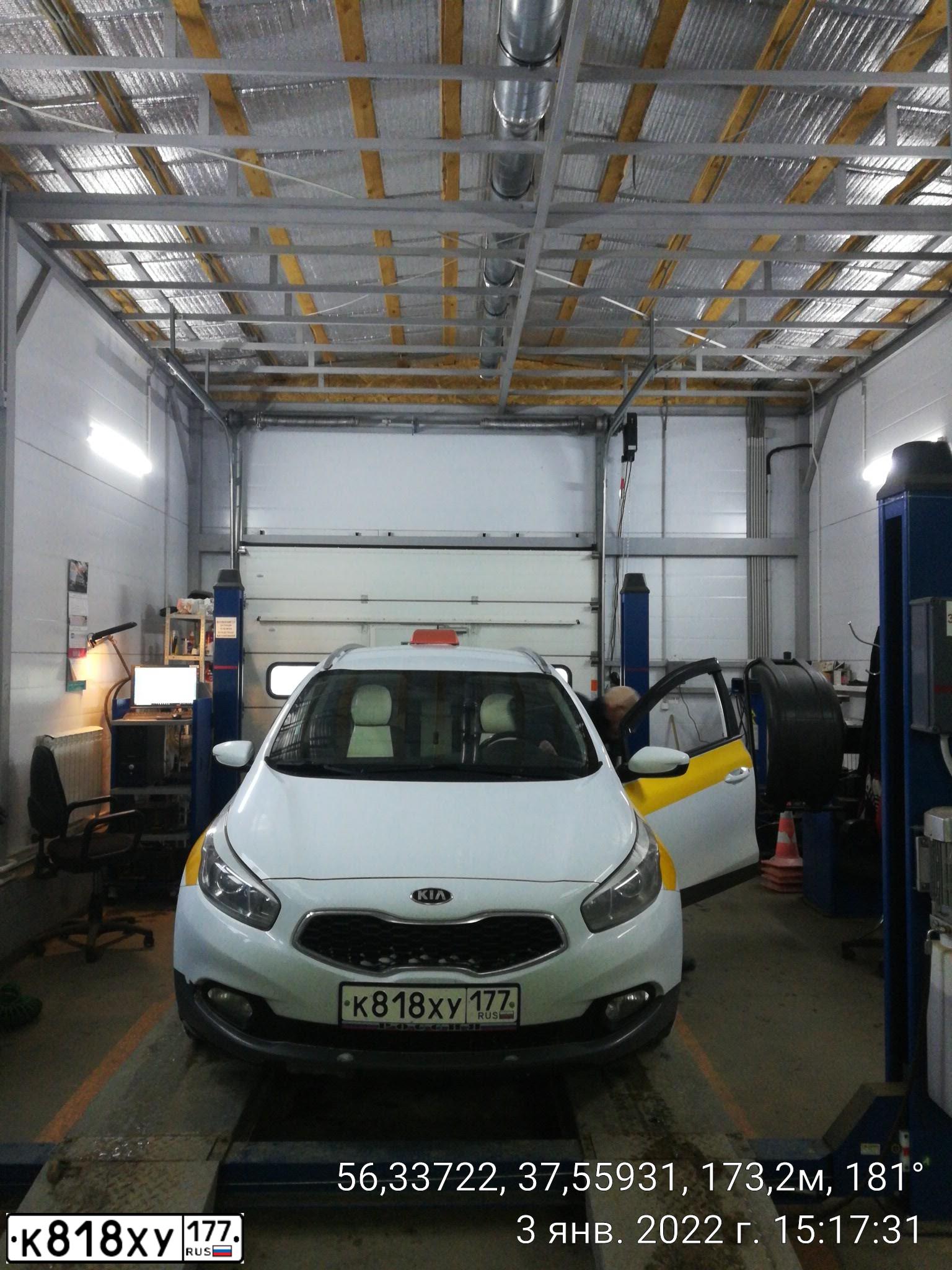 Фото автомобиля LADA 1117 KALINA, 2008 — госномер О385ЕТ199. Цвет: БЛЕДНО-ЖЕЛТЫЙ
