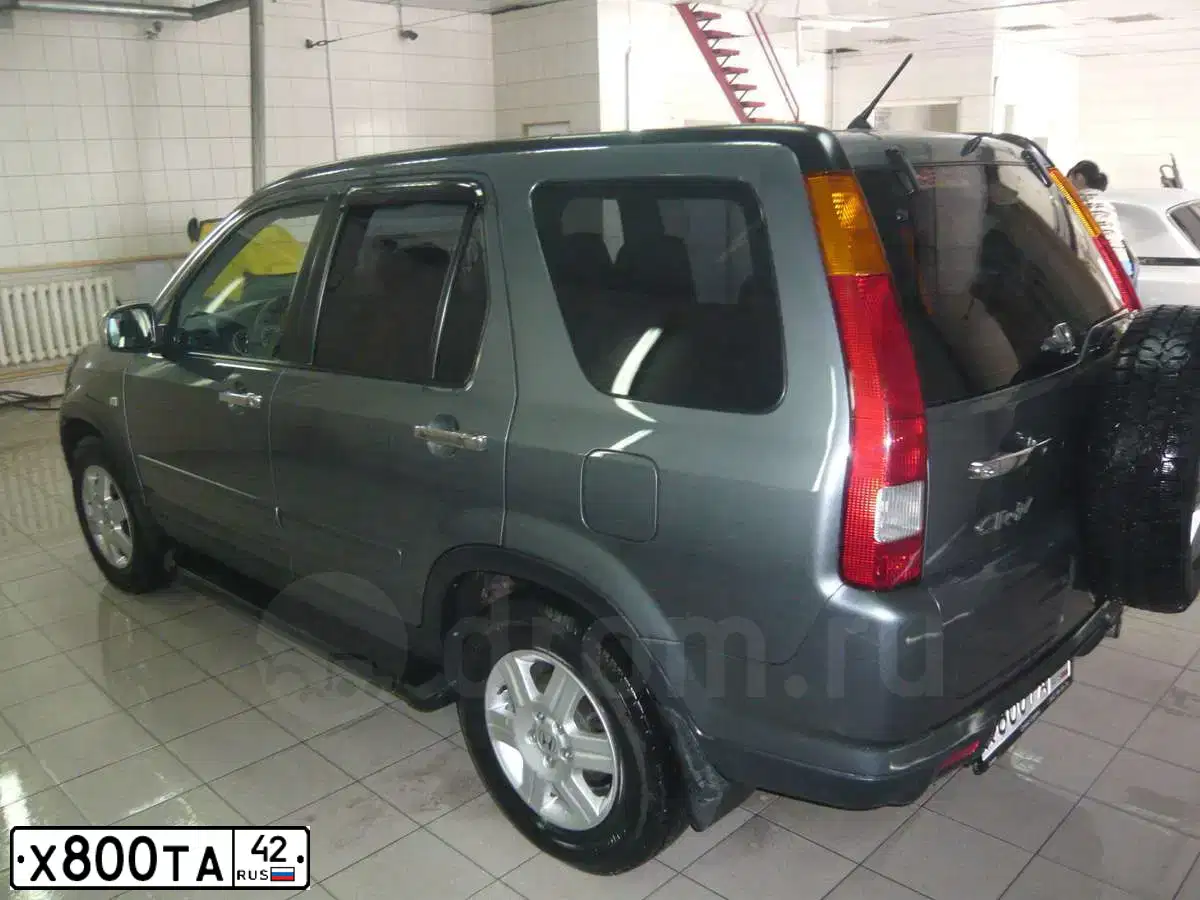 Фото автомобиля HONDA CR-V, 2004 — госномер Х800ТА42. Цвет: ТЕМНО-СЕРЫЙ