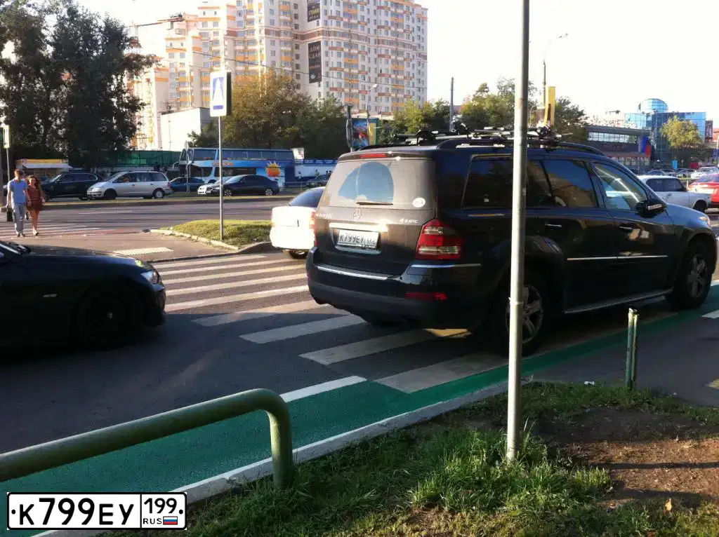 Фото автомобиля MERCEDES GL-KLASSE, 2008 — госномер К799ЕУ199. Цвет: ЧЕРНЫЙ
