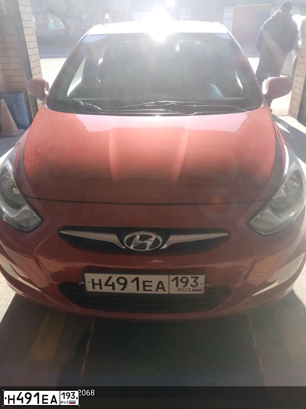 Фото автомобиля HYUNDAI SOLARIS, 2012 — госномер Н547ЕА193. Цвет: КРАСНЫЙ