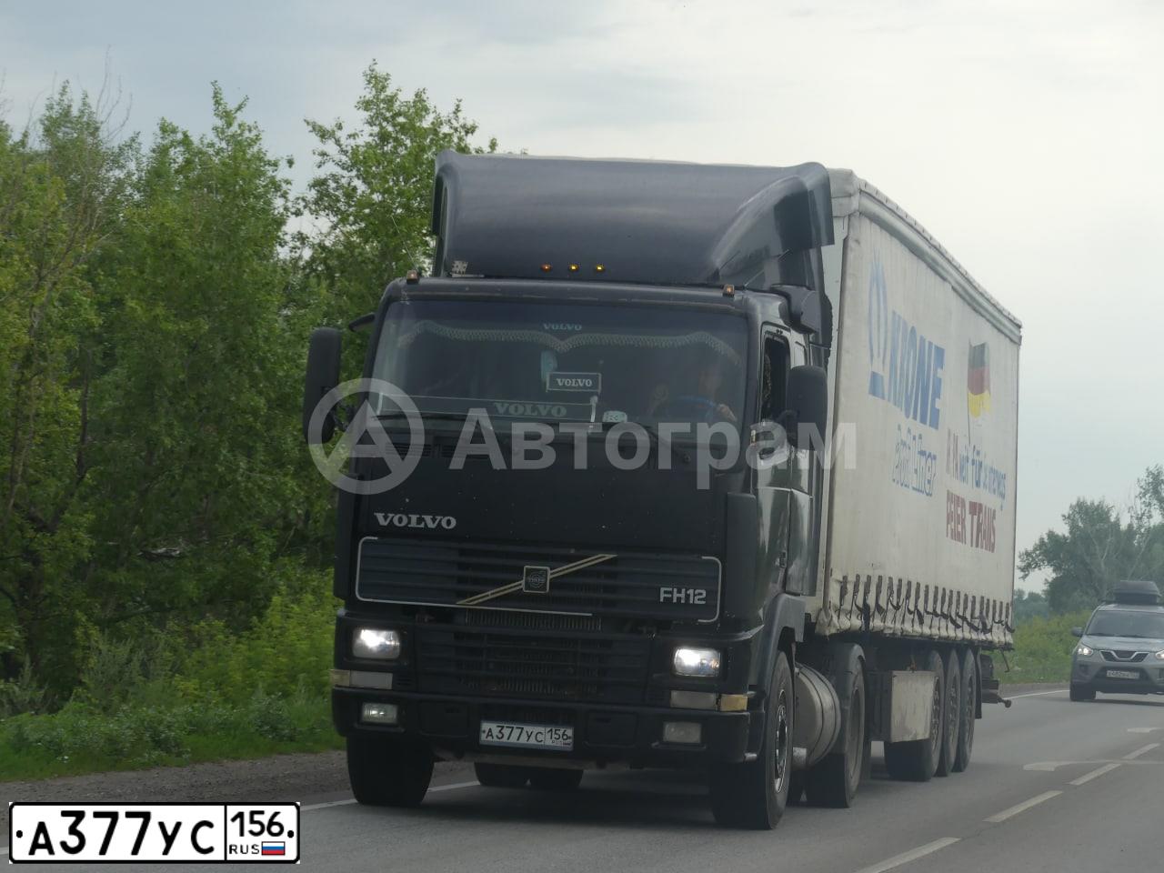 Фото автомобиля VOLVO SERIE FH /4X2/, 2001 — госномер А377УС156. Цвет: ЧЕРНЫЙ