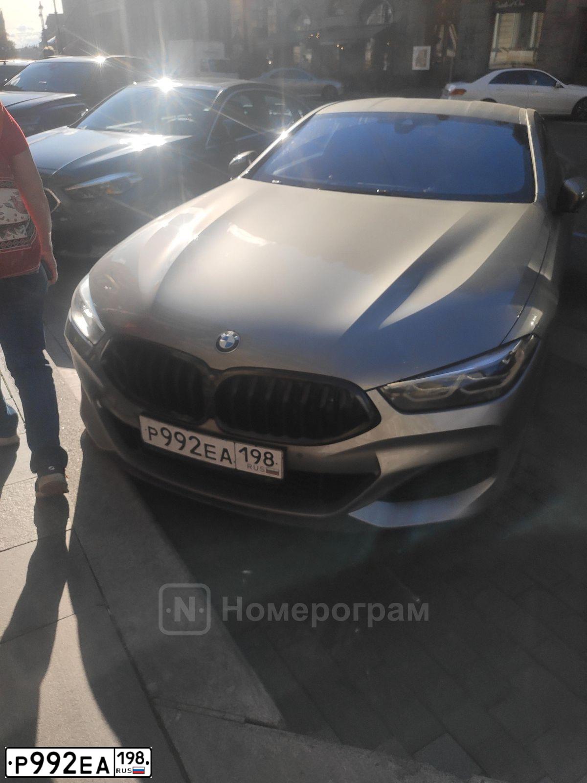Фото автомобиля BMW M850I XDRIVE, 2021 — госномер Р992ЕА198. Цвет: СЕРЫЙ