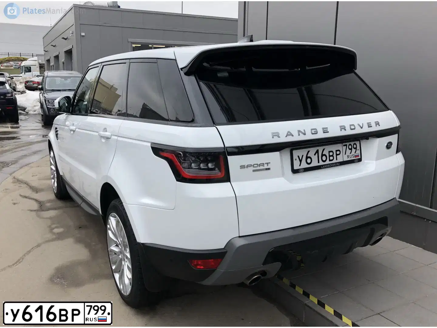 Фото автомобиля LANDROVER RANGE ROVER SPORT, 2018 — госномер В335УН124. Цвет: БЕЛЫЙ
