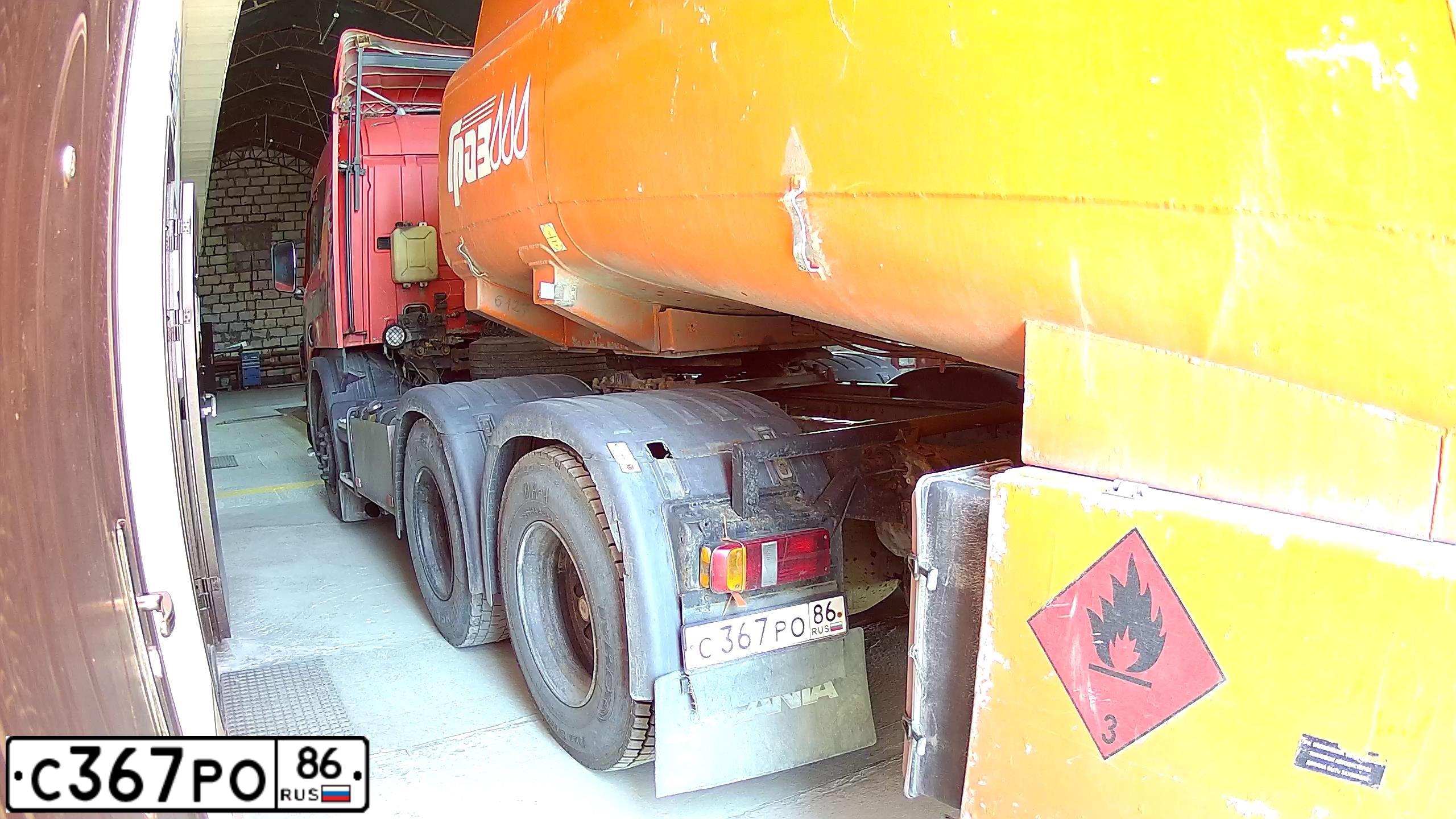 Фото автомобиля SCANIA SERIE P /6X4/, 2006 — госномер С367РО86. Цвет: Красный