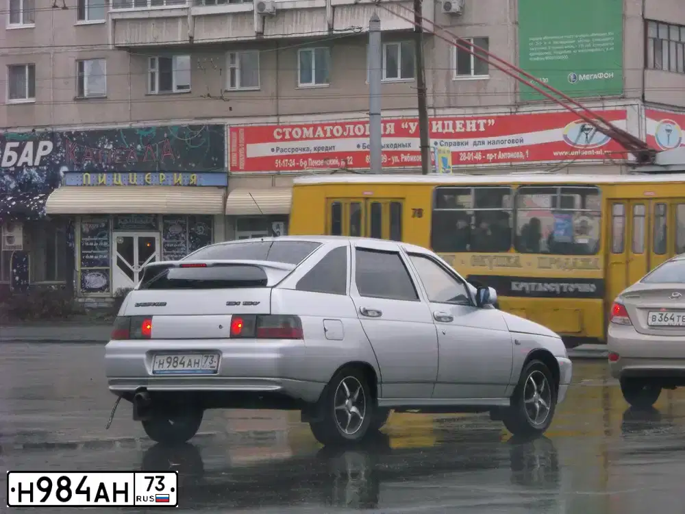 Фото автомобиля LADA 2112 LADA, 2005 — госномер Н984АН73. Цвет: СВЕТЛО-СЕРЕБРИСТЫЙ МЕТАЛЛИК