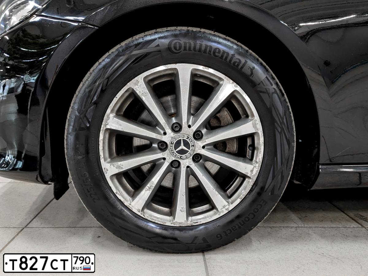 Фото автомобиля MERCEDES-BENZ E-CLASS, 2018 — госномер Р090АУ550. Цвет: ЧЕРНЫЙ