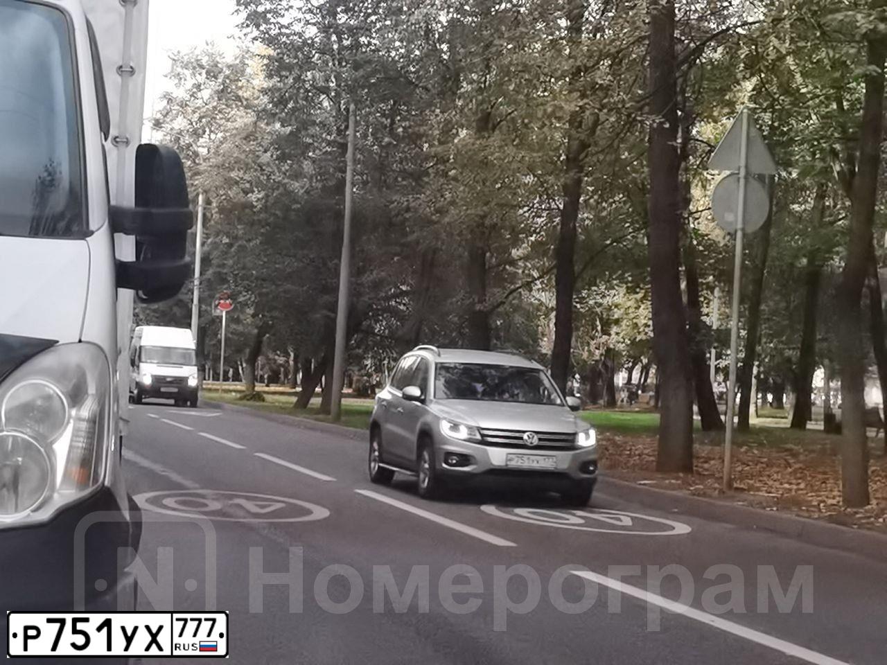 Фото автомобиля CHEVROLET CRUZE, 2013 — госномер Р751УХ777. Цвет: СЕРЫЙ МЕТАЛЛИК