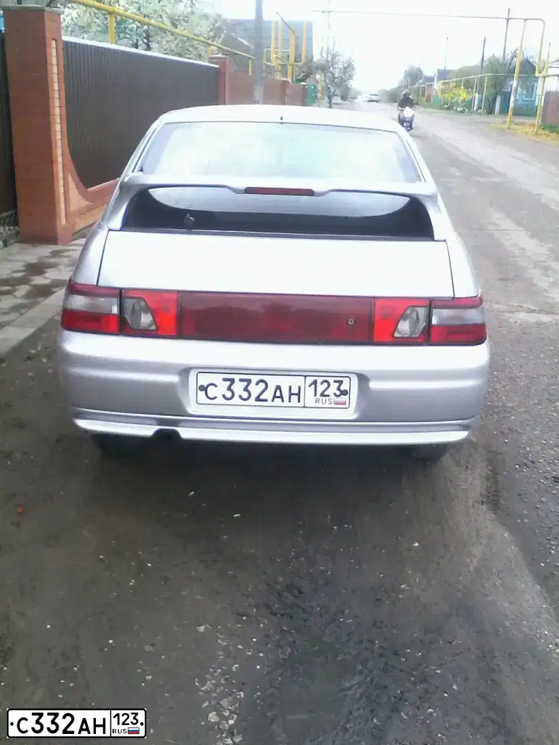Фото автомобиля LADA 2112, 2004 — госномер Е902КВ164. Цвет: СЕРЕБРИСТЫЙ