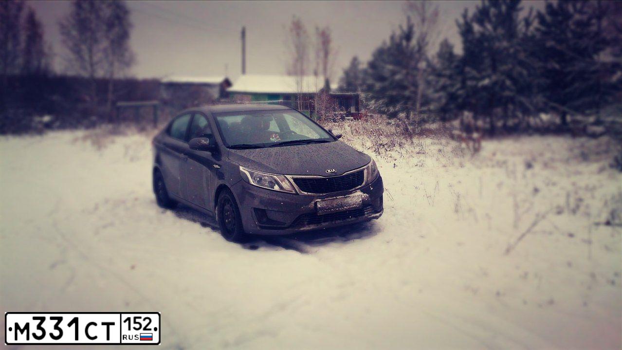 Фото автомобиля KIA RIO, 2013 — госномер М331СТ152. Цвет: СЕРЫЙ