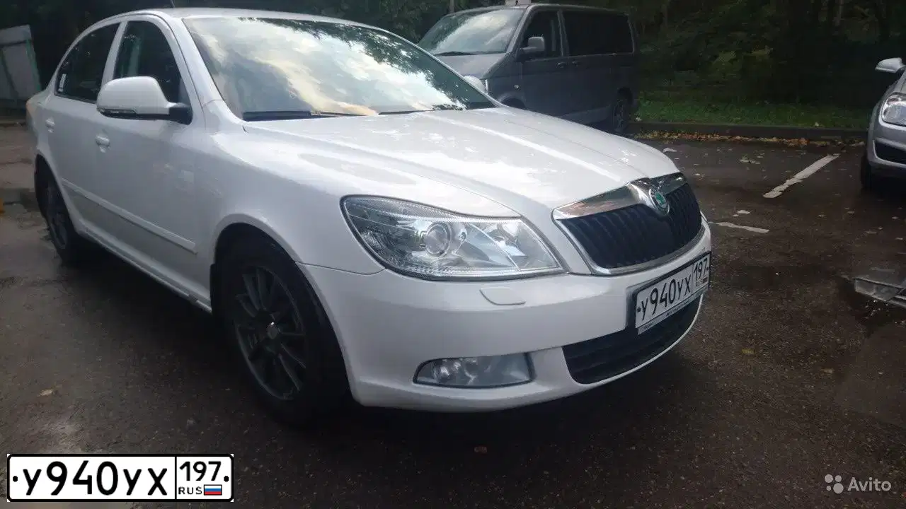 Фото автомобиля SKODA OCTAVIA, 2012 — госномер Х408ВЕ31. Цвет: Белый