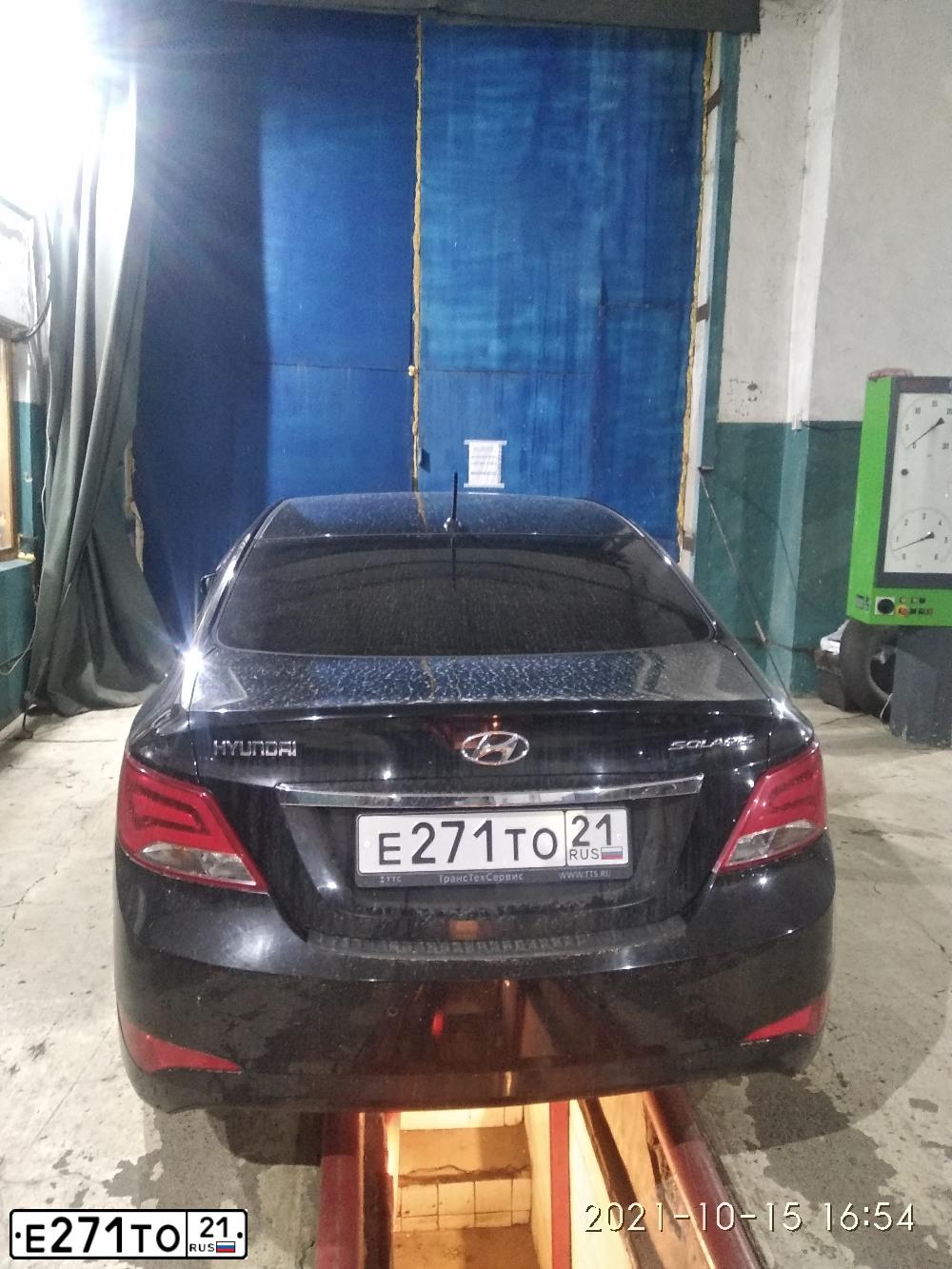 Фото автомобиля HYUNDAI SOLARIS, 2014 — госномер Е271ТО21. Цвет: ЧЕРНЫЙ