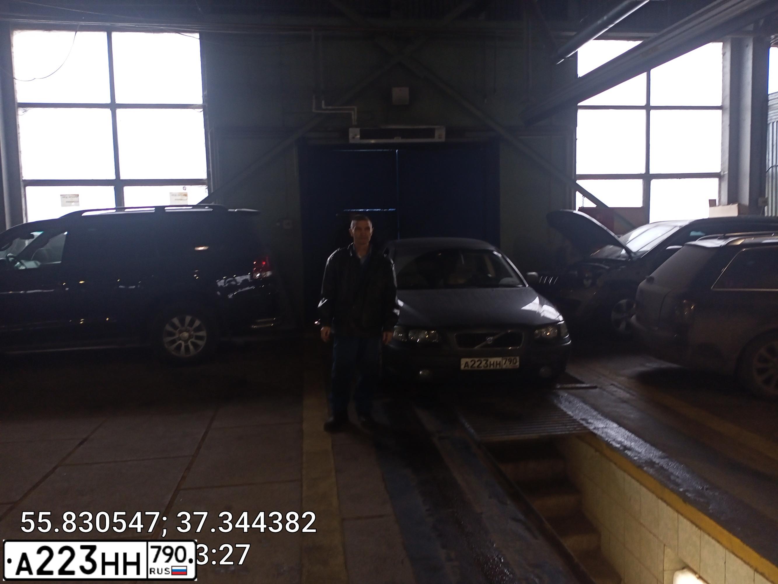 Фото автомобиля VOLVO S60, 2004 — госномер А223НН790. Цвет: ТЕМНО-СЕРЫЙ